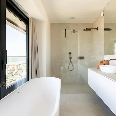 Unique Penthouse With Sublime Sea Views דירה *