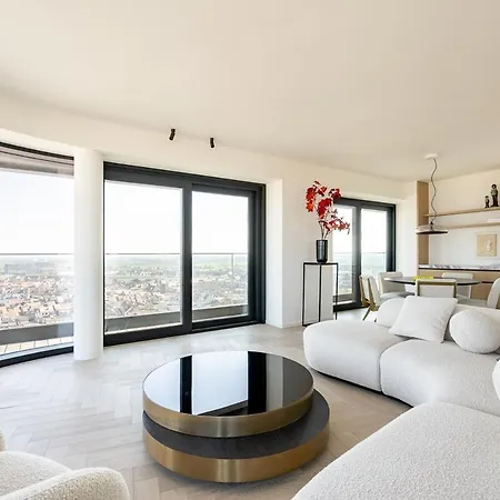Unique Penthouse With Sublime Sea Views דירה