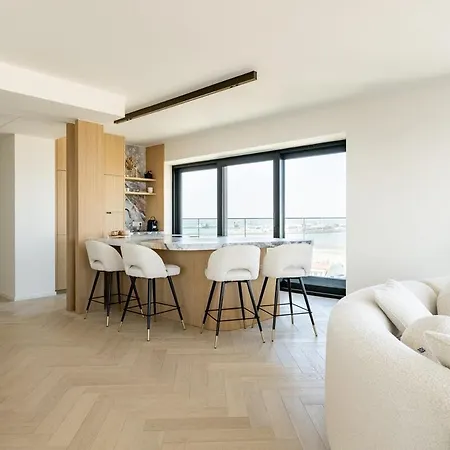 Daire Unique Penthouse With Sublime Sea Views *