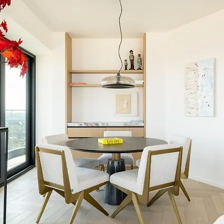 Unique Penthouse With Sublime Sea Views דירה *