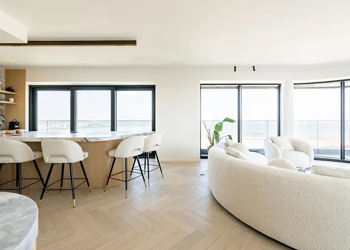 Unique Penthouse With Sublime Sea Views *